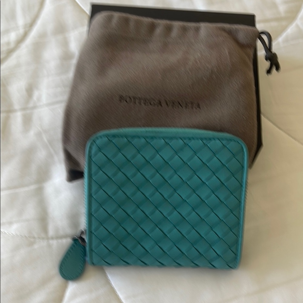 Bottega Veneta Blue Intrecciato Leather Wallet - Picture 8 of 8